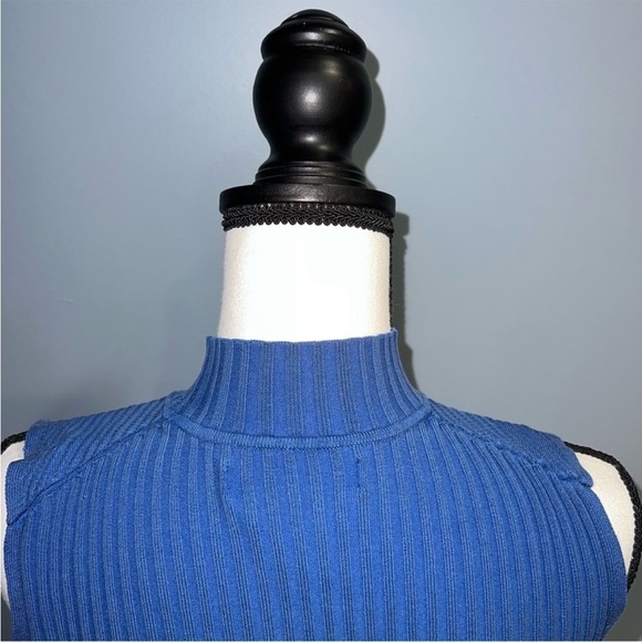 Pursuits, Itd- Blue turtleneck tank top - Picture 4 of 6